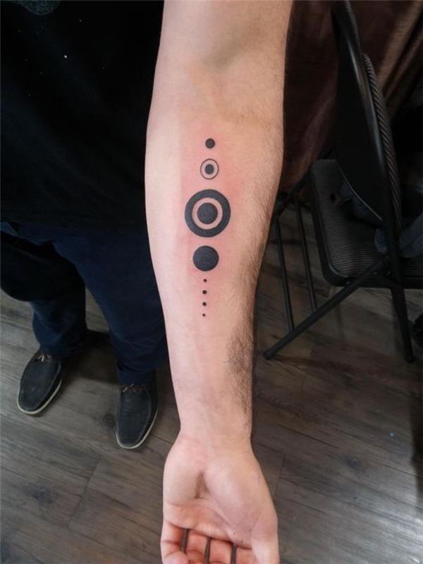 izvirna krožna tetovaža minimalističnega sončnega sistema
