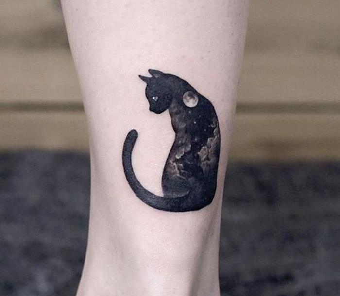 Tetovaža črne mačke Alice in Wonderland