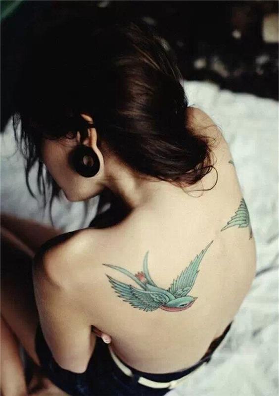idėja moteris tatuiruotė paukščiai praryja pečių nugaros spalvas