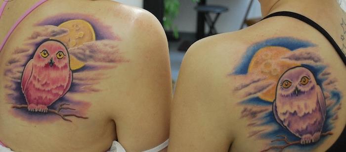 neatsiejama tatuiruotė, spalvotas pečių dizainas, kraštovaizdžio ir pelėdos tatuiruotė