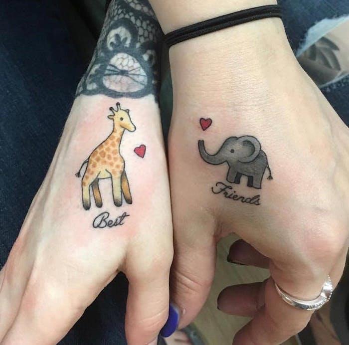 maža tatuiruotė moteris, spalvotas piešinys ant rankų su gyvūnų dizaino geriausiais draugais