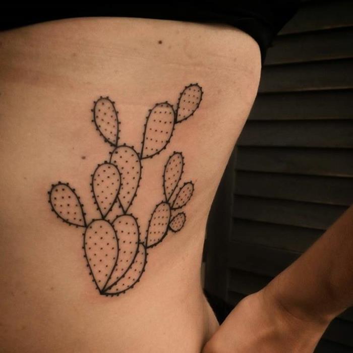moterų šonkaulių tatuiruotė, simpatiška tatuiruotė su juodu rašalu, tatuiruotė ant kūno