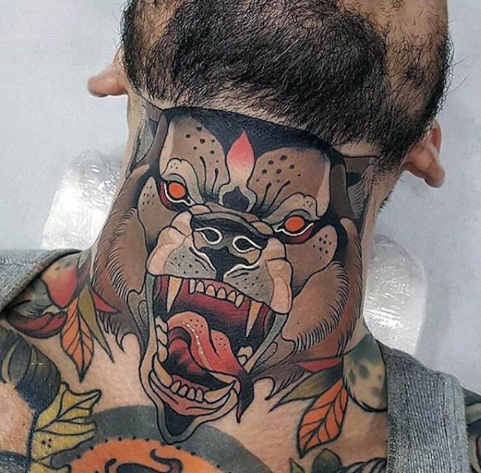 tatuiruotės idėjos ant kaklo vyras šuns galva lokys vilko spalvos kakle