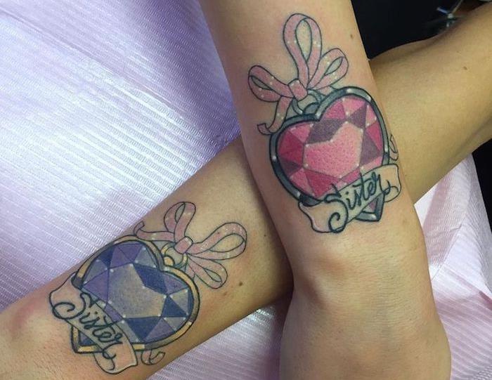geriausio draugo tatuiruotė, spalvotas piešinys ant rankų deimantinės širdies dizaino rožinės ir violetinės spalvos