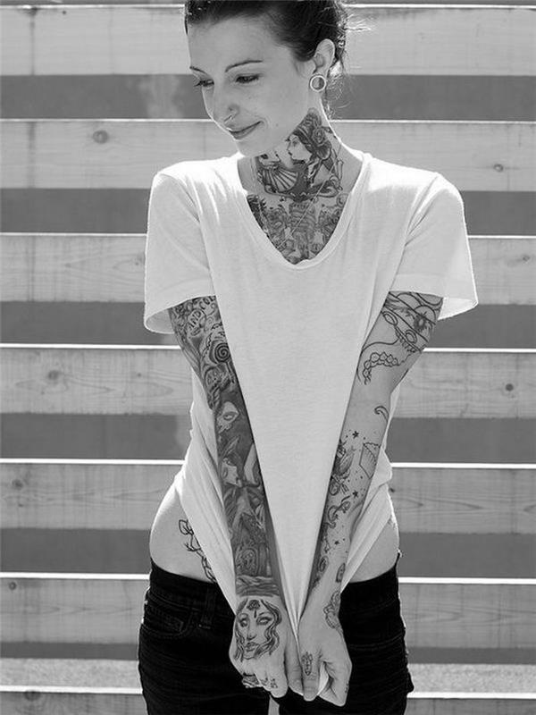 tatuiruotė ant kaklo moters stiliaus hipsterio idėja tatuiruotė senosios mokyklos mergina