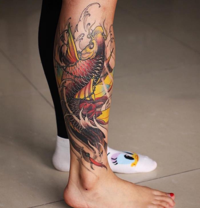 Japoniškas veršelio tatuiruotės dizainas koi karpis auksinė žuvelė yakuza