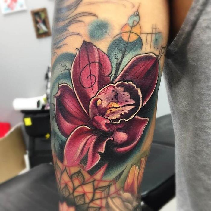 violetinė orchidėja gėlė tatuiruotė gėlės tatuiruotės rankos moteris