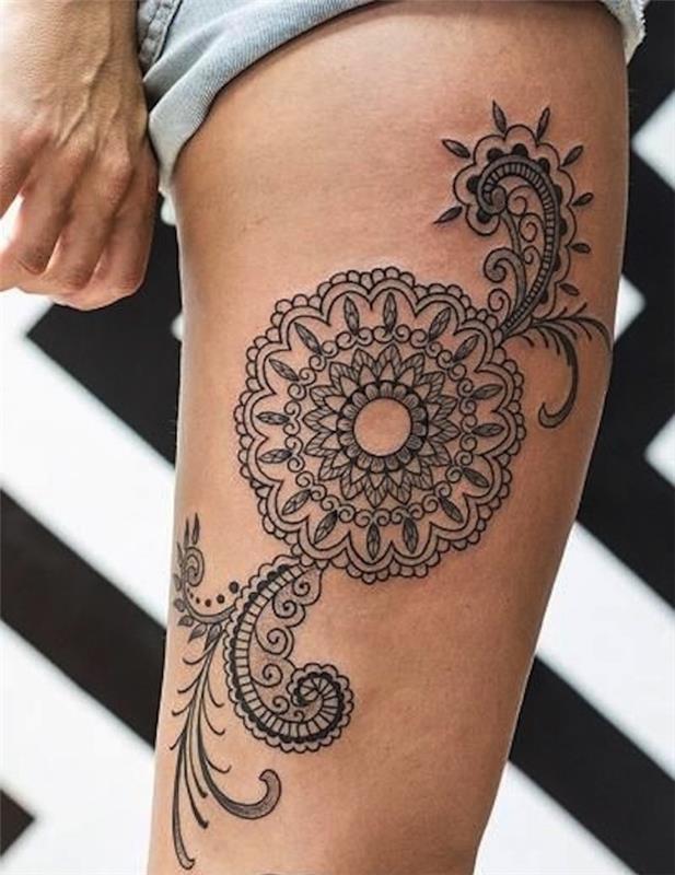 mandala nugaros šlaunies tatuiruotė kojų tatuiruotės