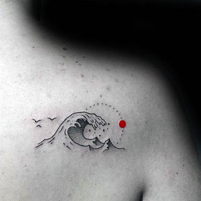 maža diskretiška bangos nugaros tatuiruotė