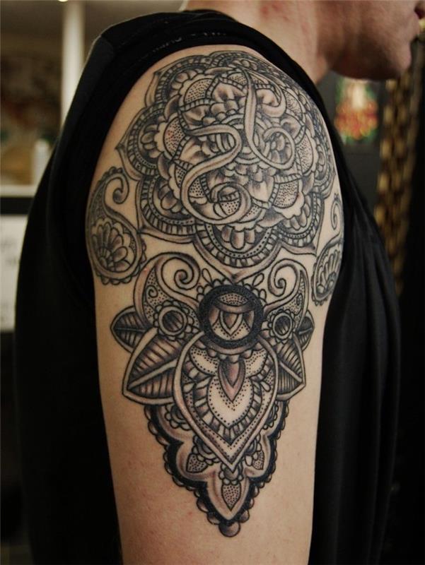 erkek dövmesi, kabile desenleri, en güzel dövmeler, girdaplar, çiçek desenleri, omuz dövmesi