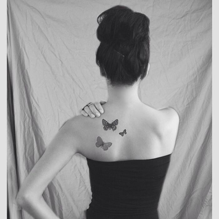 Mažos tatuiruotės seksualių moterų drugelių atgal idėja