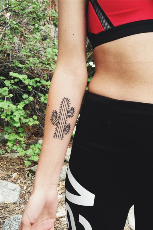 Moters dilbio tatuiruotė, stilizuota juodo rašalo tatuiruotė, simbolinis kaktusas