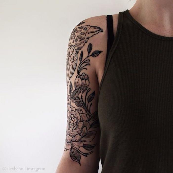 tattoo orel in rože, potonike, ptičji simbol moči in neodvisnosti
