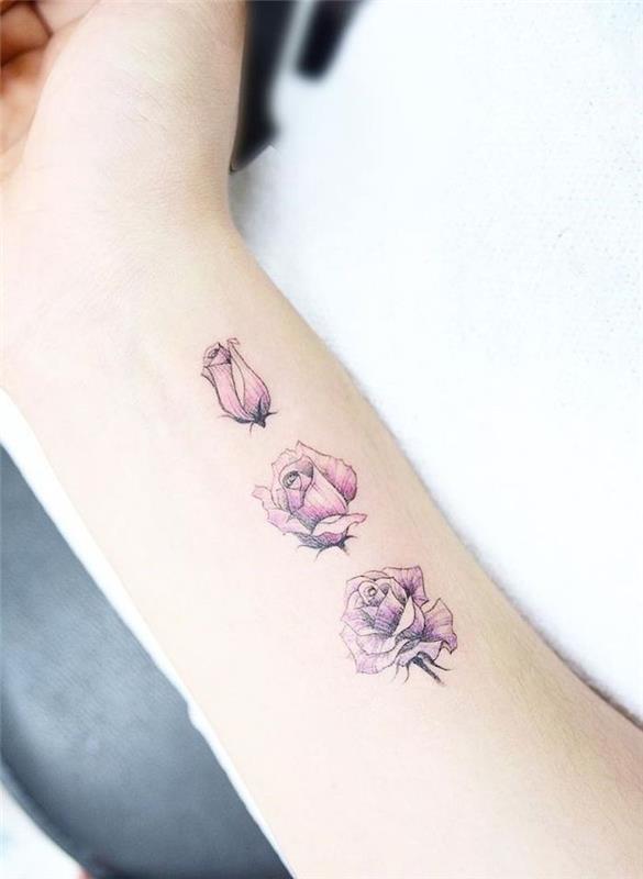 minimalistično oblikovanje cvetlične tetovaže, cvetlična tetovaža, tetovaža nad zapestjem na podlakti