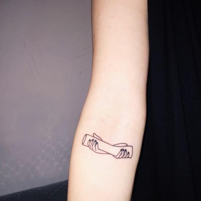 tatuiruotė-moteris-diskretiška-tatuiruotė-originali-moteris-idėjos-tatuiruotė-ranka