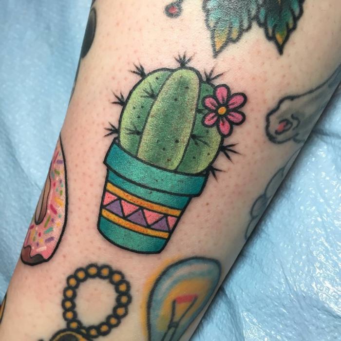 Moterų rankogalių tatuiruotė, maža miela gėlių tatuiruotė rožėmis, spalvinga tatuiruotė