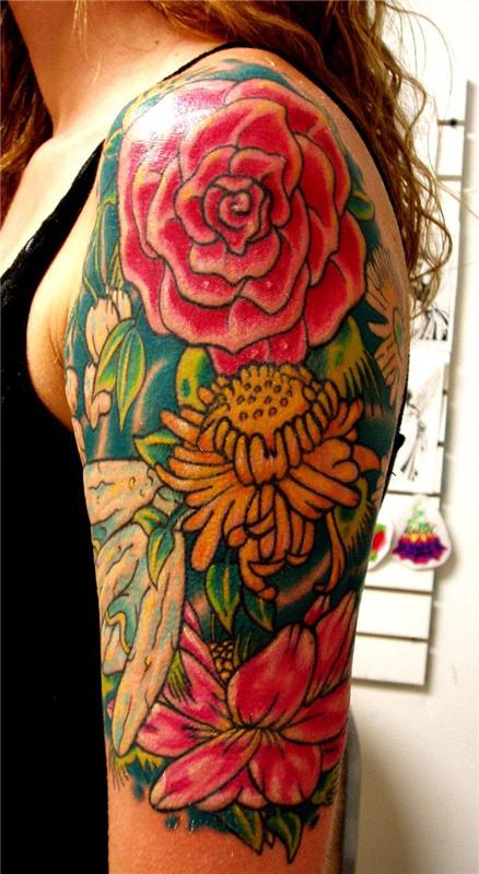 tattoo model tattoo manšeta žensko cvetje vrtnice v barvah roza zelena rumena