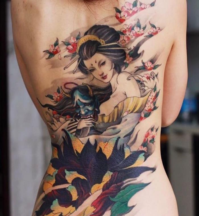 Japonska tatoo gejša na hrbtni strani