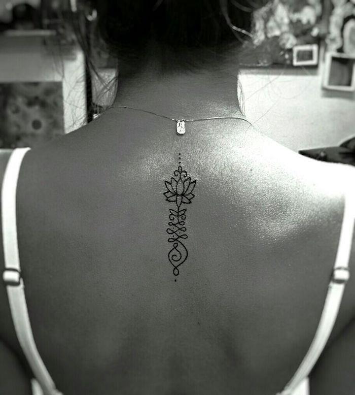 Lotoso gėlių tatuiruotės idėjos - unikali tatuiruotė ant nugaros