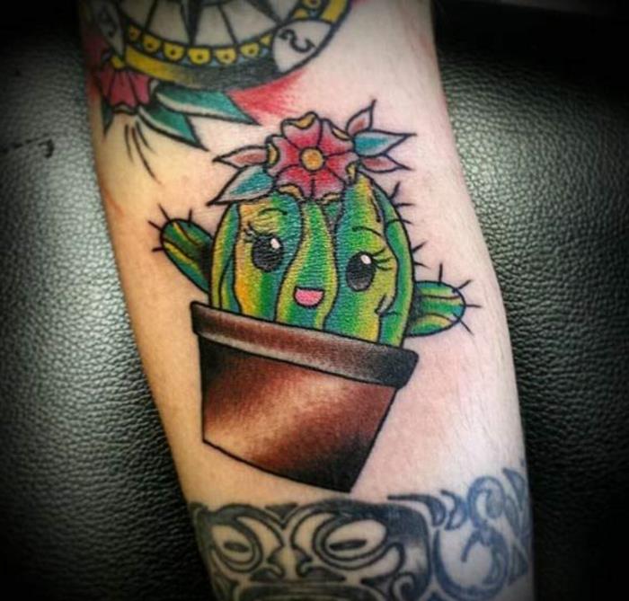 vyro rankos tatuiruotė, kaktusas vazonuose, originalus dizainas, spalvinga tatuiruotė, simpatiškas dizainas