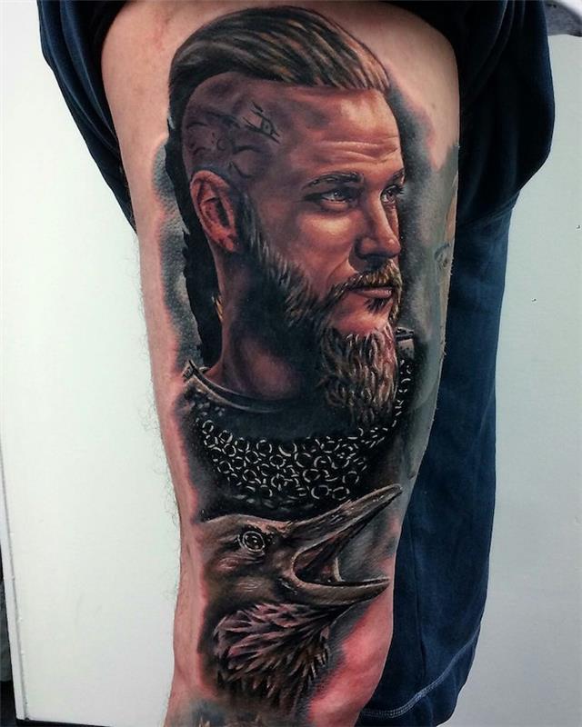 En güzel dövmeler, Ragnar Lothbrok yüzü, bacaklarda dövme, erkekler için dövme fikri