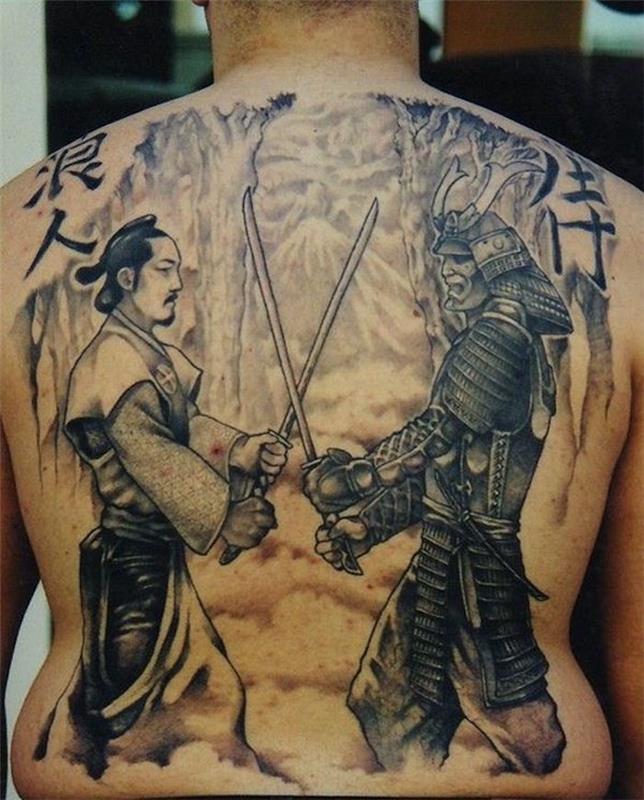 tatuiruotė samurajų kaukė japonų tatuiruotė visa nugara kario dvikova Japonija