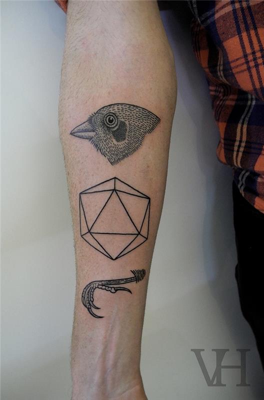 tetovaža moške roke z navpično razpadlo obliko, ki prikazuje diamant in požrešno ptico