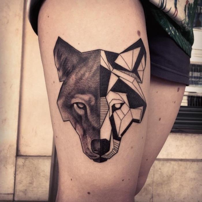 grafična in geometrijska dvostranska tetovaža volka na stegnu