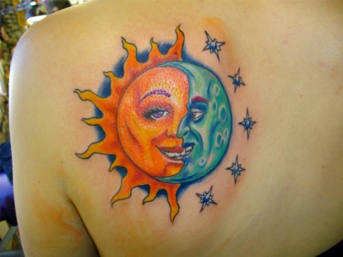 mėnulio tatuiruotės reikšmė, oranžinė saulė ir mėlynas mėnulis, diskas, maišantis du dangaus kūnus
