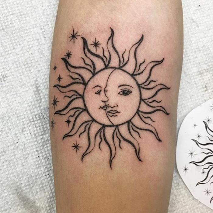 mėnulio tatuiruotės reikšmė, rankos tatuiruotė, du labiausiai simboliniai dangaus kūnai