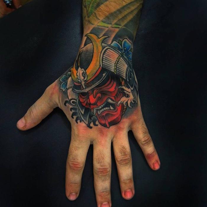 samurajų tatuiruotė ant demono Hannya rankos
