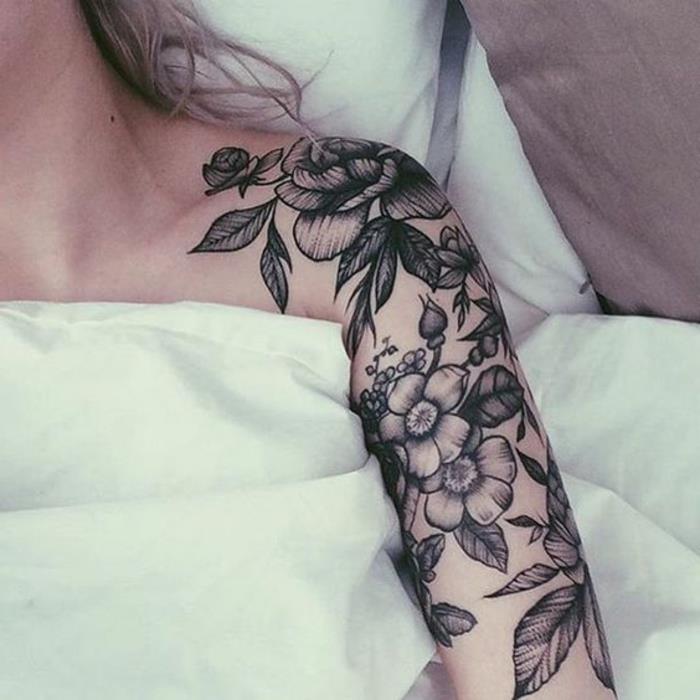 moters rankogalių tatuiruotė, gražių gėlių rankogaliai, juodos spalvos