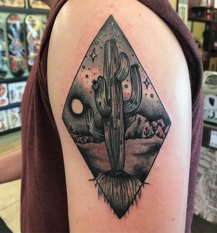 žmogaus rankogalių tatuiruotė, stebuklinga naktis virš dykumos ir didelis kaktusas