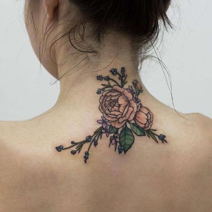 moters kaklo tatuiruotė, rožinis bijūnas tatuiruotas ant pakaušio, tikroviškas dizainas