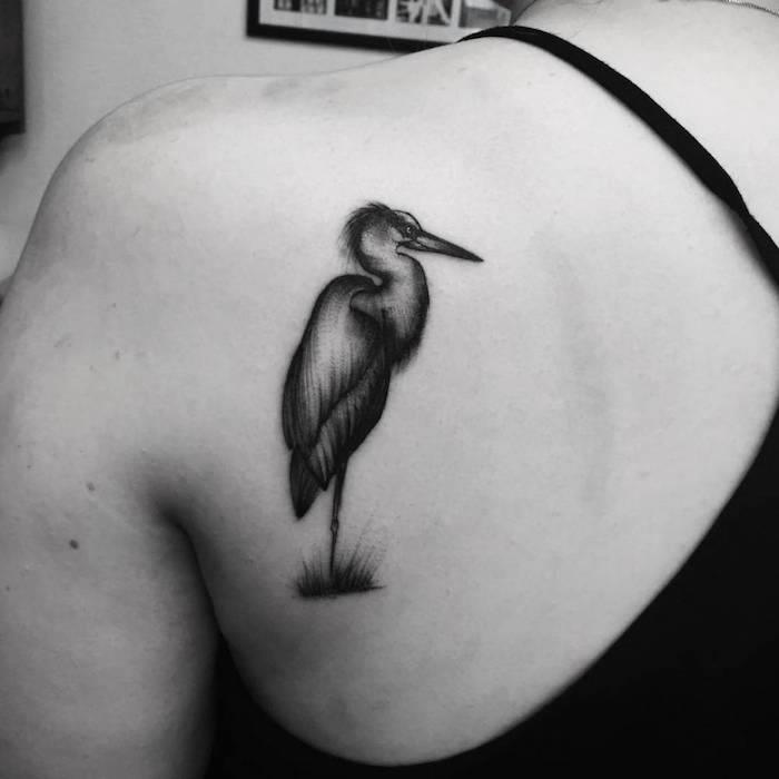 Paukščio tatuiruotė ant kairės nugaros moters modelio tatuiruotės