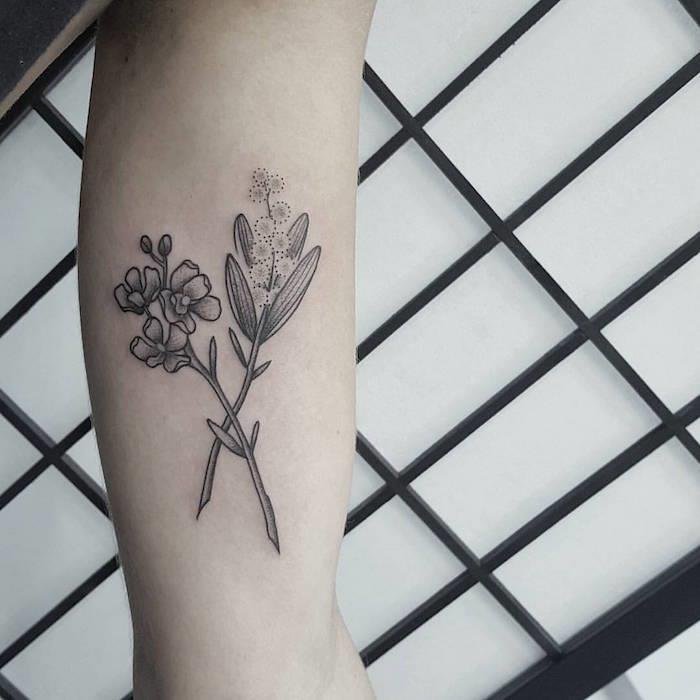 Orchidėjų gėlių tatuiruotės gėlės tatuiruotės dilbis