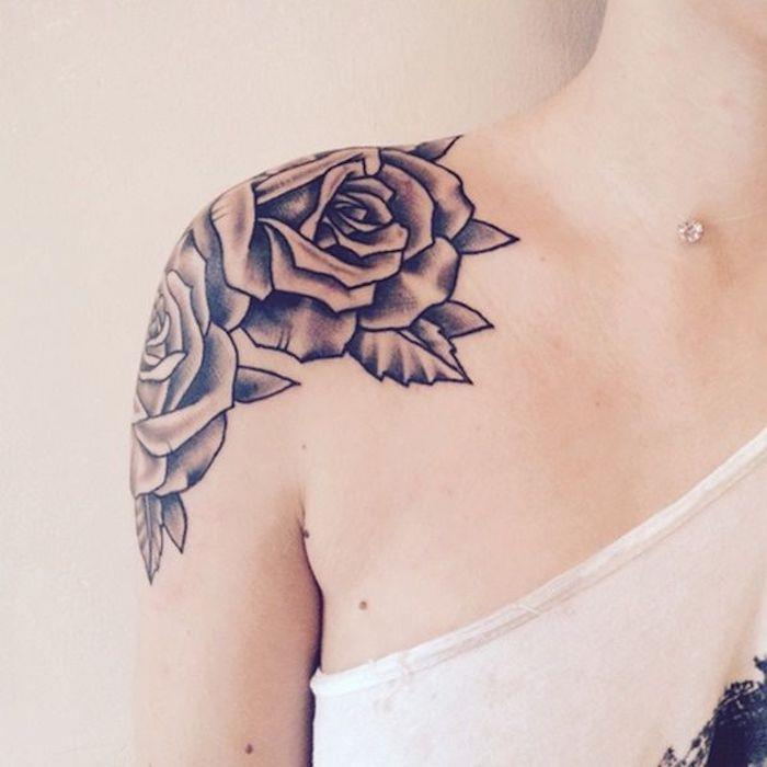subtilna verižica in obesek swarovski, beli vrh z enobarvno tetovažo vrtnice, tetovaža ramen za ženske