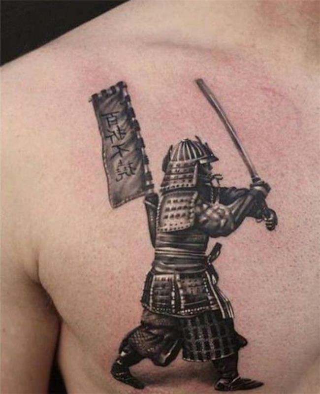tatuiruotė samurajus šarvuose ir katana eina į mūšį