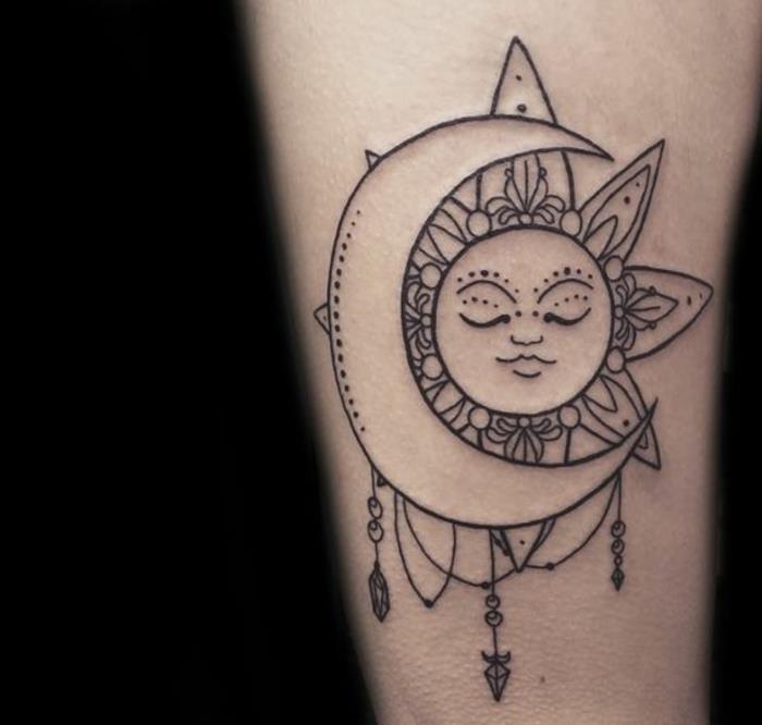 saulės ir mėnulio tatuiruotė, juoda saulė ir baltas mėnulis, mielas simbolinis tatuiruotės dizainas
