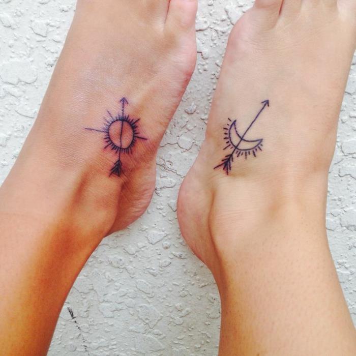 Saulės ir mėnulio tatuiruotė ant kojų, atitinkančios tatuiruotes draugams ir mėgėjams