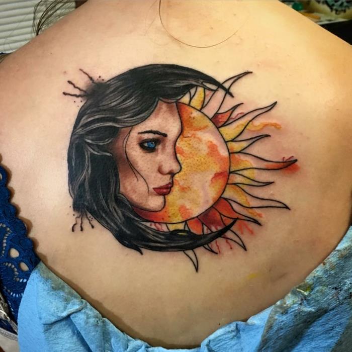saulės tatuiruotė, mėnulis kaip graži moteris tamsiais plaukais, mėlynomis akimis ir saule