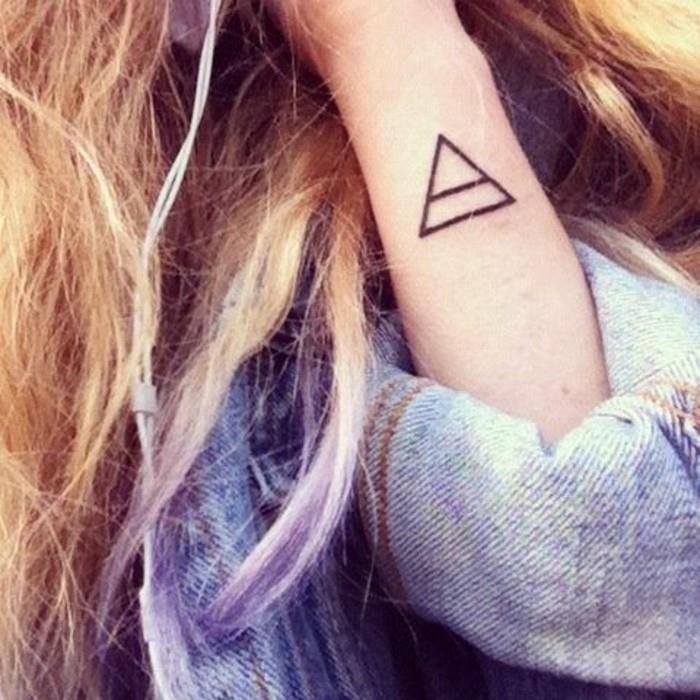 trikampis-tatuiruotė, reiškianti mūsų idėjas jūsų tatuiruotėms-gražiausios tatuiruotės
