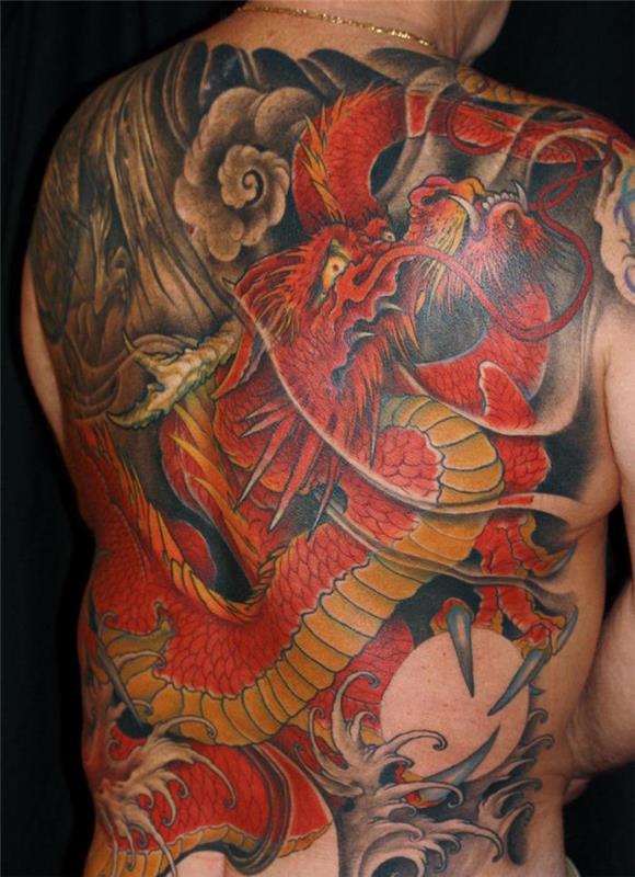 Japonų tatuiruotė, reiškianti drakono Japonijos tatuiruotę