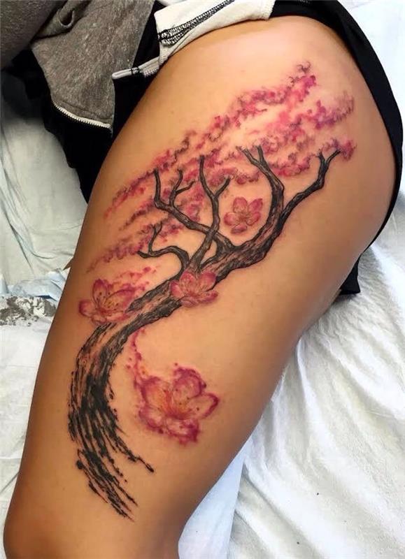 šlaunies tatuiruotė moteris vyšnių medžio spalvos tatuiruotė gėlės koja