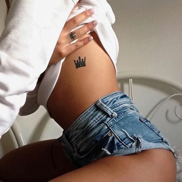 diskretiškos tatuiruotės-moteris-gražiausių-tatuiruočių-moters idėja