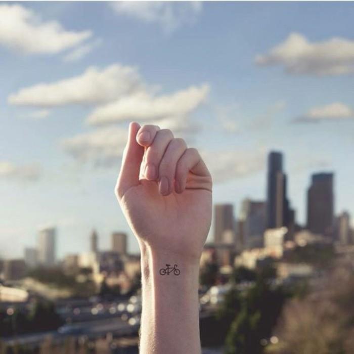 diskretiškos tatuiruotės-moteris-mūsų-idėjos-įdėti-tavo-tatuiruotę-moteris-diskretiška tatuiruotė-moteris