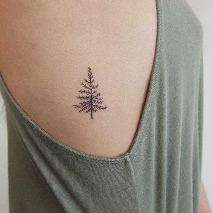diskretiškos tatuiruotės-moteris-minimalistinė-tatuiruotė-geriausios idėjos