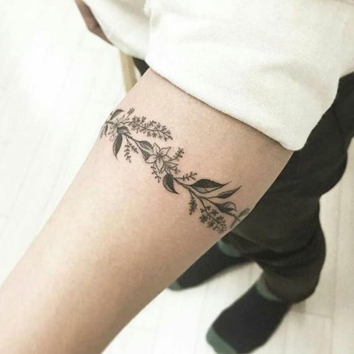 diskretiškos tatuiruotės-moteris-tatuiruotė-originali-moteris-tatuiruotė-reikšmė