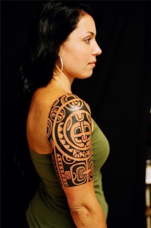 Maorių tatuiruotės moterims Polinezijos stiliaus merginos peties tatuiruotė