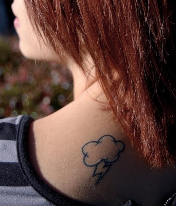Kadınlar için küçük, basit ve gizli bulut ve yıldırım omuz dövmesi